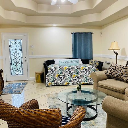 Brownsville Comfort 2 Bedroom 1 Bath , Spacious Kitchen And Outdoor Home מראה חיצוני תמונה
