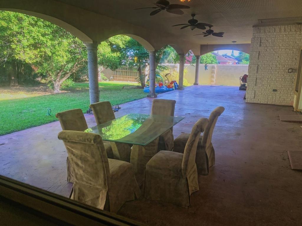 Brownsville Comfort 2 Bedroom 1 Bath , Spacious Kitchen And Outdoor Home מראה חיצוני תמונה