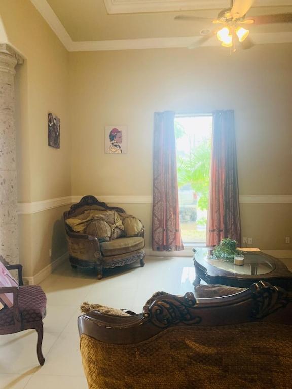 Brownsville Comfort 2 Bedroom 1 Bath , Spacious Kitchen And Outdoor Home מראה חיצוני תמונה