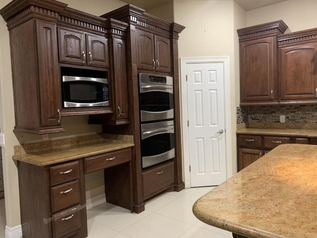 Brownsville Comfort 2 Bedroom 1 Bath , Spacious Kitchen And Outdoor Home מראה חיצוני תמונה