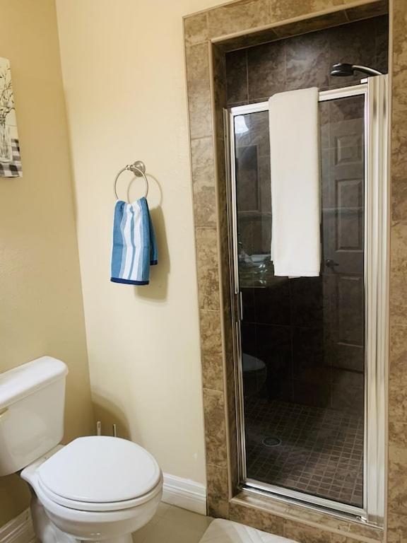Brownsville Comfort 2 Bedroom 1 Bath , Spacious Kitchen And Outdoor Home מראה חיצוני תמונה