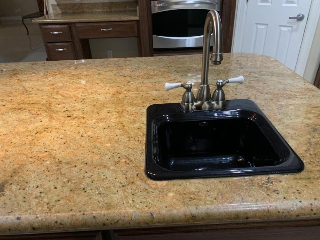 Brownsville Comfort 2 Bedroom 1 Bath , Spacious Kitchen And Outdoor Home מראה חיצוני תמונה