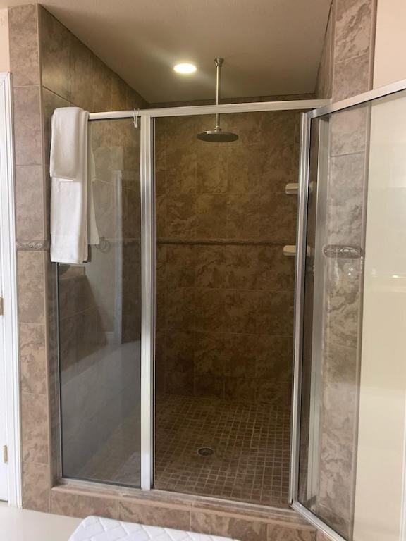 Brownsville Comfort 2 Bedroom 1 Bath , Spacious Kitchen And Outdoor Home מראה חיצוני תמונה