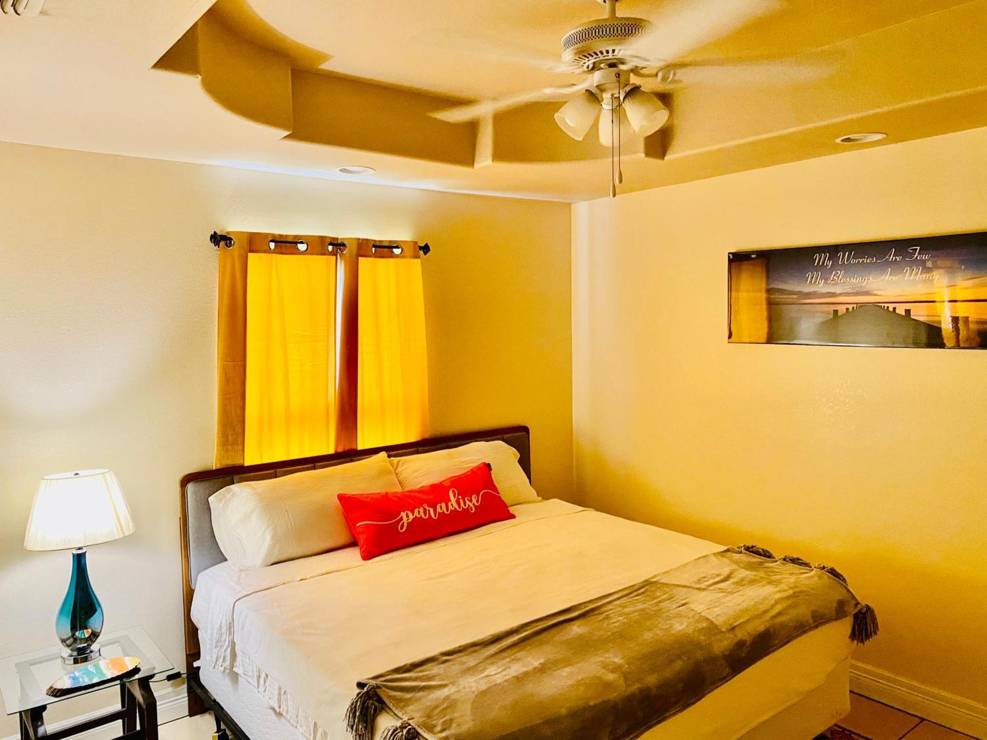 Brownsville Comfort 2 Bedroom 1 Bath , Spacious Kitchen And Outdoor Home מראה חיצוני תמונה